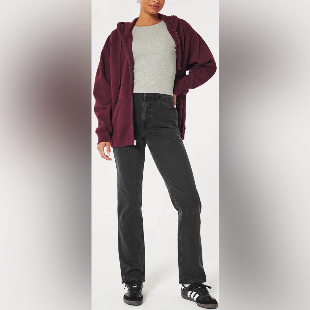 HOLLISTER Ultra High Rise Mom Jean. Washed Black. Women size 27. Classic stretch